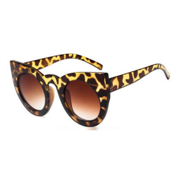 Host Pick💜Oversized Cat Eye Sunglasses - Picture 2 of 2